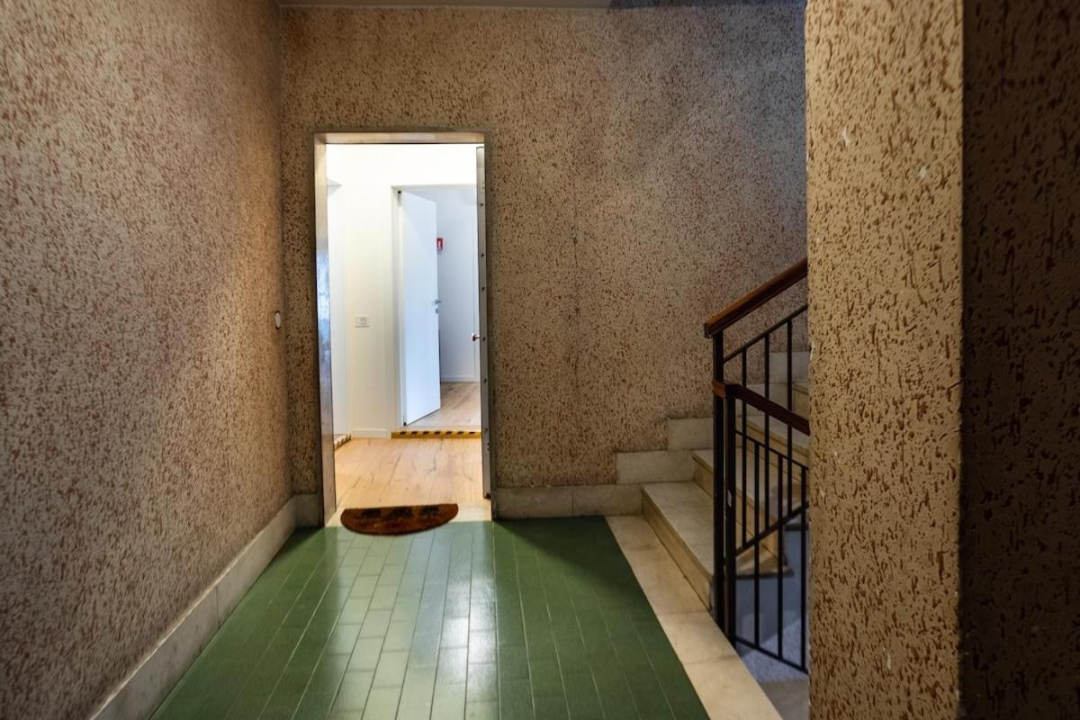 Apartamento Modern Grey Flat In