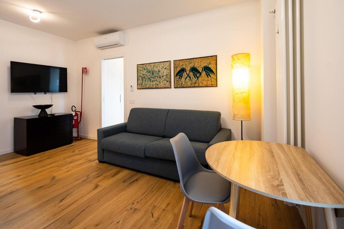 Modern Grey Flat In Appartamento *